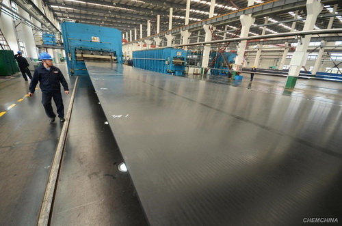 益阳橡机超大型平板硫化机生产的输送带刷新国内多项纪录